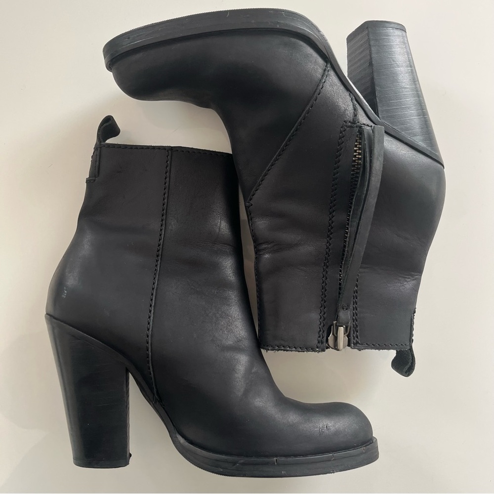 Acne Studios Pistol Black Heeled Leather Ankle Boots - Picture 6 of 13